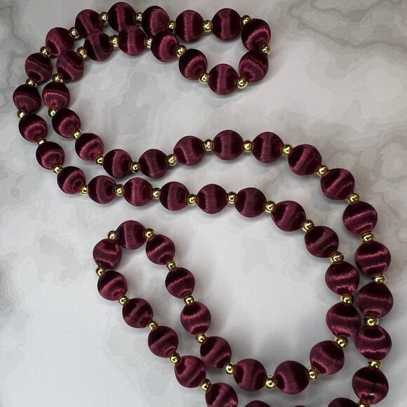 Ruby Red Silk Thread Wrapped Bead Gold Tone Vintage MCM Estate Necklace - Picture 6 of 10